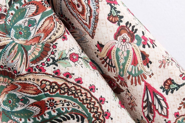 Uut mudelit värvilise mustriga kevad-sügissärk