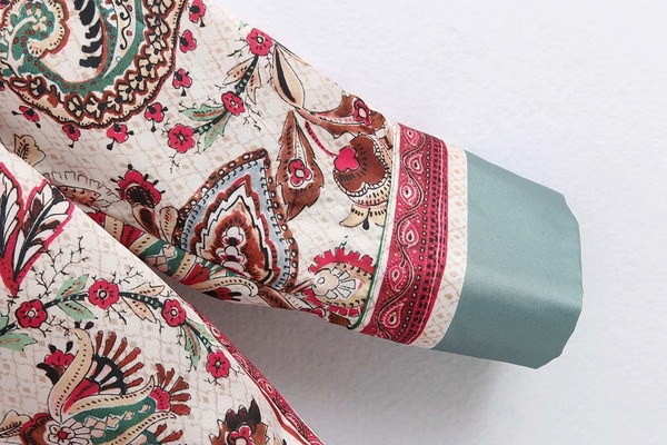 Uut mudelit värvilise mustriga kevad-sügissärk