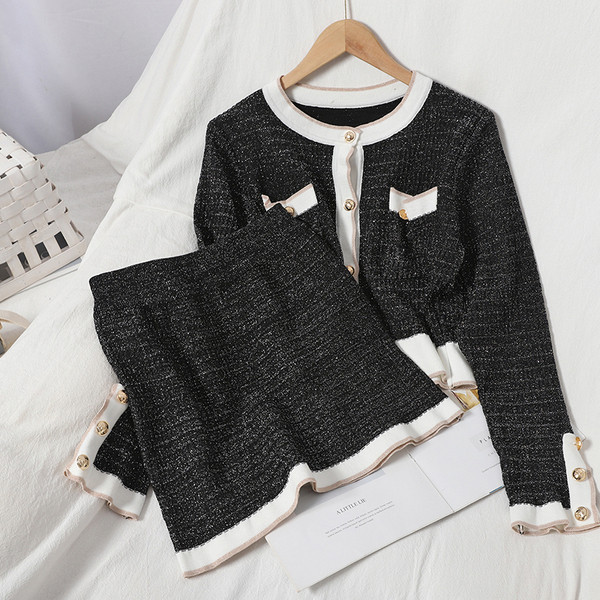 Női szett magas derékú szoknyát és mellényt tartalmaz