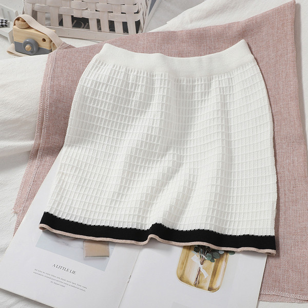 Női szett magas derékú szoknyát és mellényt tartalmaz