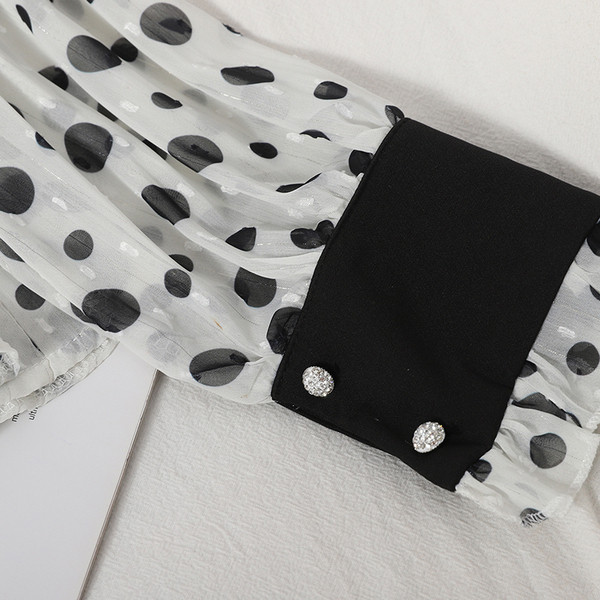 Naiste täpiline must-valge särk