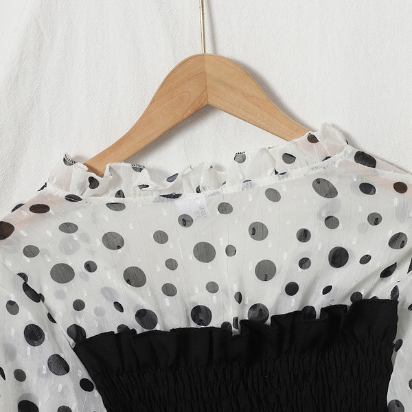 Naiste täpiline must-valge särk