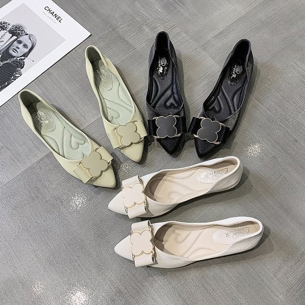 Női modern cipő hegyes modell