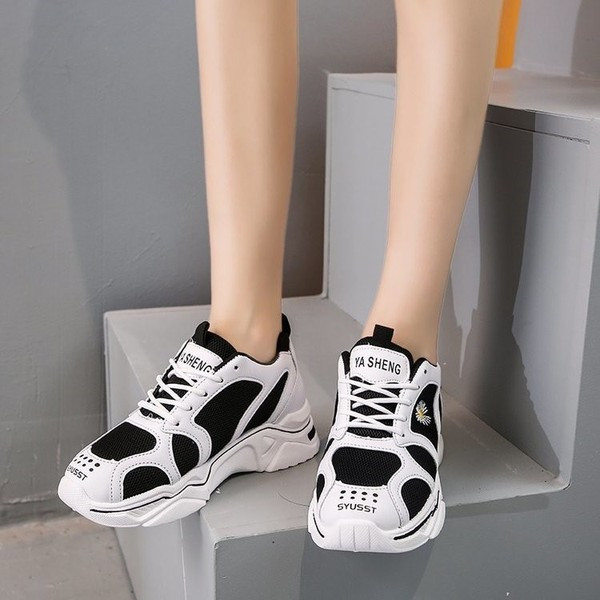 Γυναικεία casual αθλητικά παπούτσια με χρωματιστό κέντημα