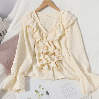 Női ing fürtökkel és gyöngyökkel - spitz nyakkivágással