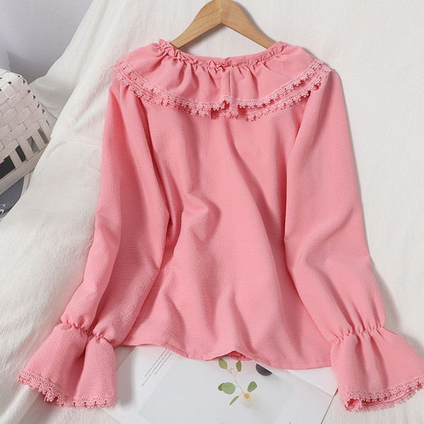 Női ing fürtökkel és gyöngyökkel - spitz nyakkivágással