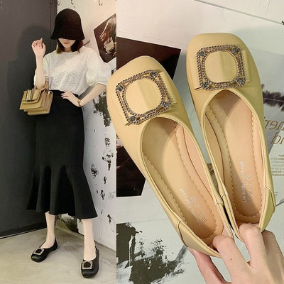 Naiste pandlaga nahast kingad