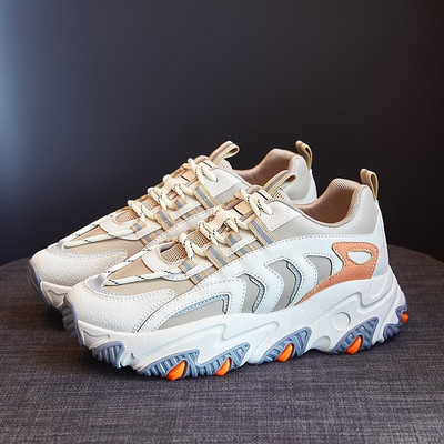 Kolmes värvitoonis krobelise talla ja paeltega naiste tossud