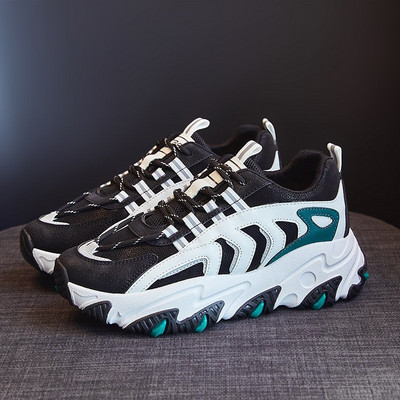 Kolmes värvitoonis krobelise talla ja paeltega naiste tossud