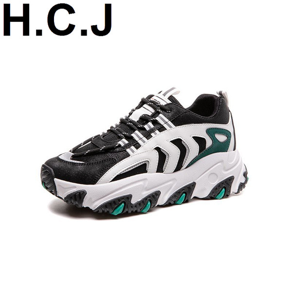 Kolmes värvitoonis krobelise talla ja paeltega naiste tossud