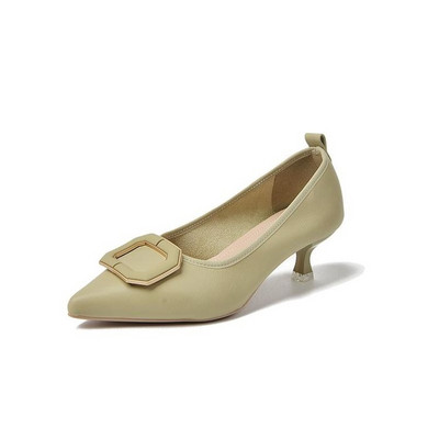 Nahast naiste kingad teravatipuline mudel ja lukk