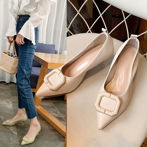 Nahast naiste kingad teravatipuline mudel ja lukk