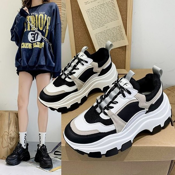 Γυναικεία μοντέρνα αθλητικά παπούτσια με ψηλή σόλα