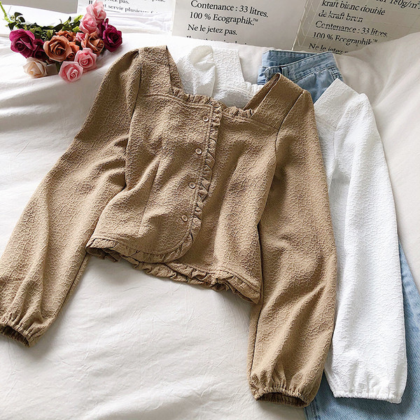 Moodne naiste särk kandilise kaelusega ja pikkade varrukatega