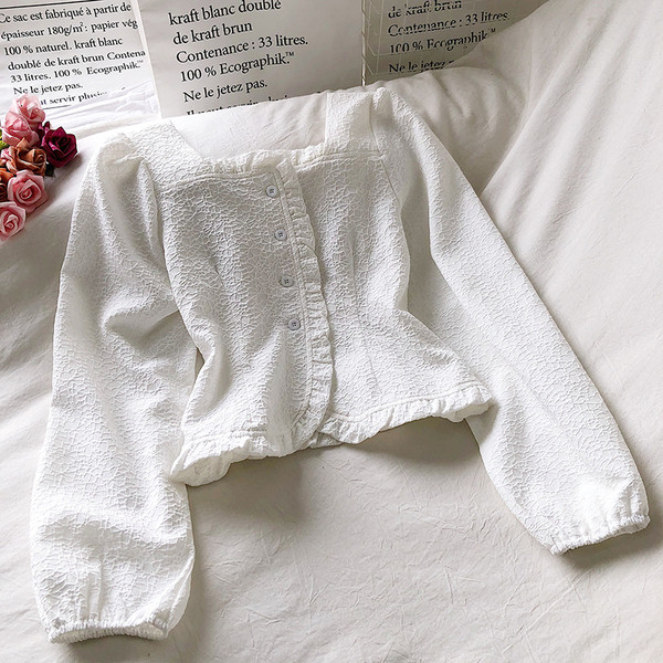 Moodne naiste särk kandilise kaelusega ja pikkade varrukatega