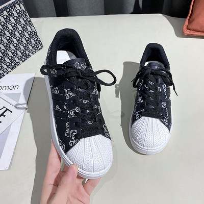 Γυναικεία αθλητικά παπούτσια με κορδόνια και επίπεδη σόλα