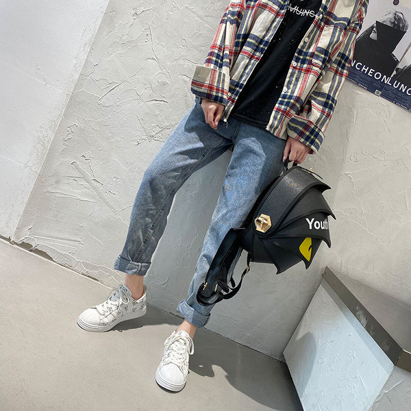 Γυναικεία αθλητικά παπούτσια με κορδόνια και επίπεδη σόλα