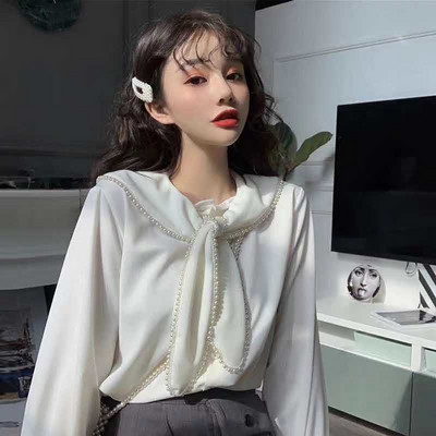 Stílusos női ing gyöngyökkel és hosszú ujjal