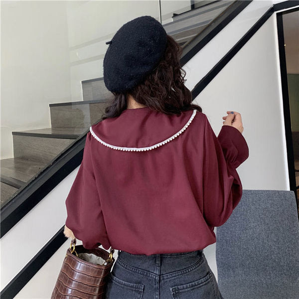 Stílusos női ing gyöngyökkel és hosszú ujjal