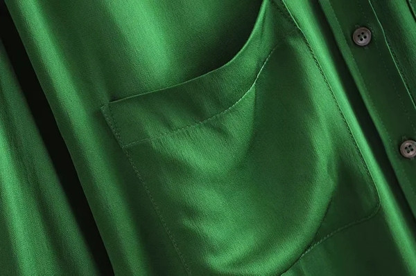 Κλασικό γυναικείο πουκάμισο σε πράσινο χρώμα με τσέπες