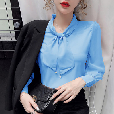 Naiste pärlite ja pikkade varrukatega särk