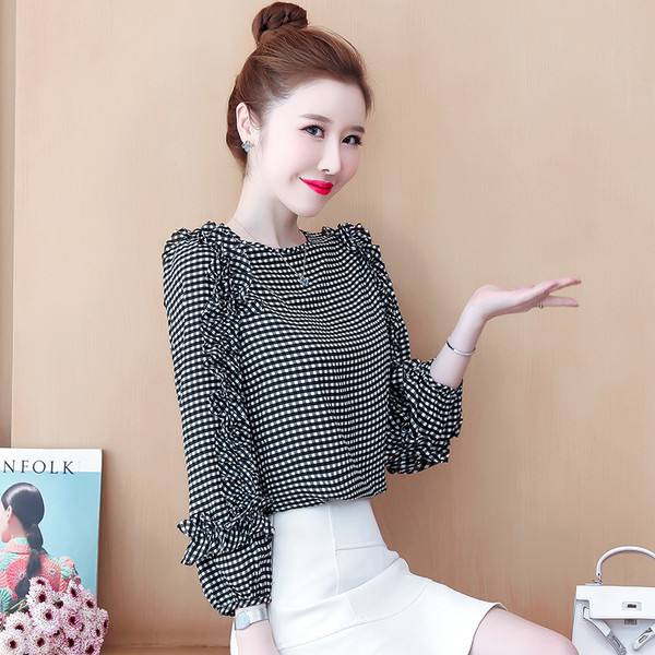 Ruuduline naistesärk - ovaalse dekoltee ja lokkidega