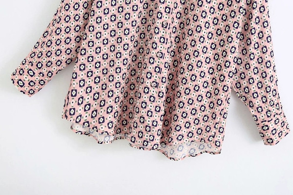 Klassikaline roosa mustriga särk