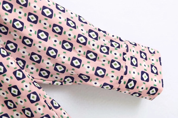 Klassikaline roosa mustriga särk