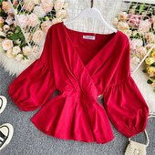 Stiilne naiste särk V-kaelusega ja laiade varrukatega