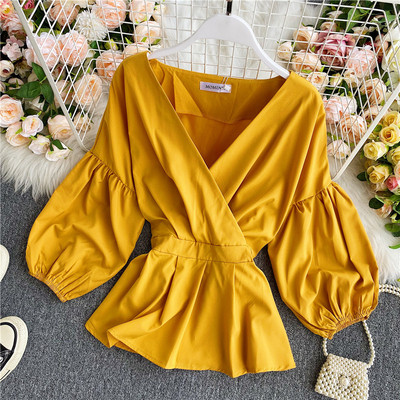 Stiilne naiste särk V-kaelusega ja laiade varrukatega