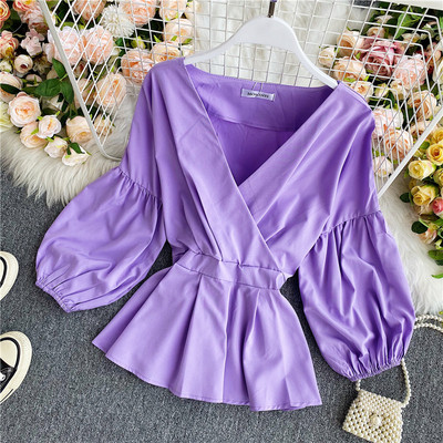 Stiilne naiste särk V-kaelusega ja laiade varrukatega