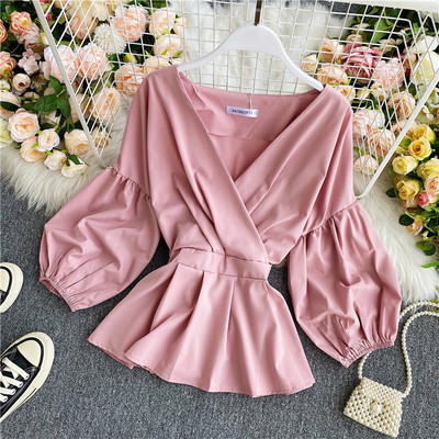 Stiilne naiste särk V-kaelusega ja laiade varrukatega