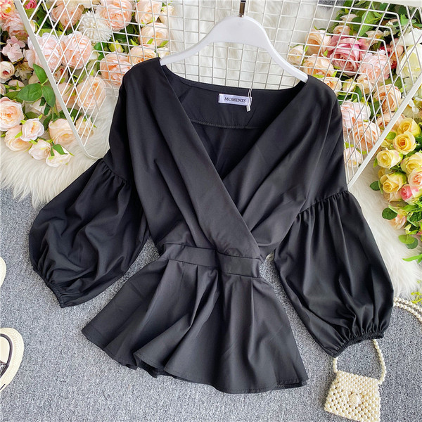 Stiilne naiste särk V-kaelusega ja laiade varrukatega