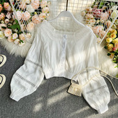 Moodne naiste särk nööpide ja pitsiga