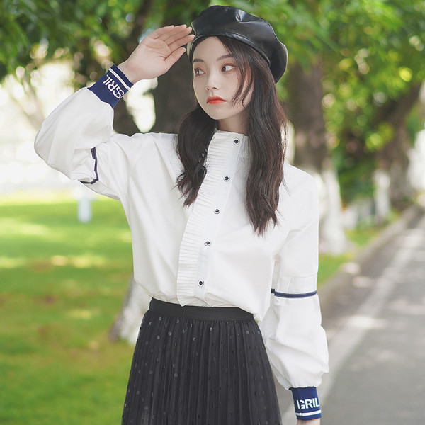 Naiste valge nööpide ja pikkade varrukatega särk