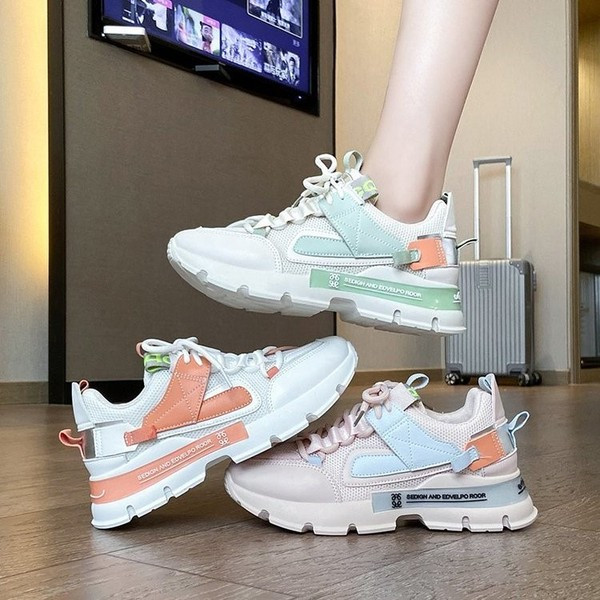 Γυναικεία αθλητικά παπούτσια με πολύχρωμα στοιχεία