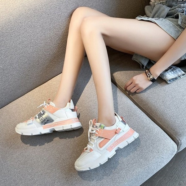 Γυναικεία αθλητικά παπούτσια με πολύχρωμα στοιχεία