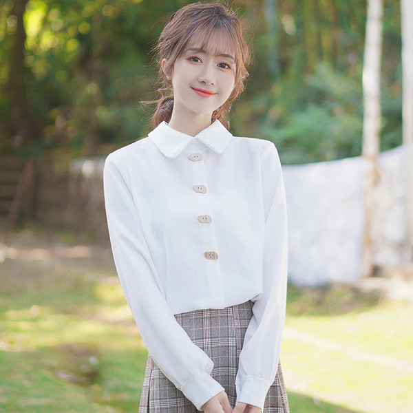 Női ing gombokkal és klasszikus gallérral, fehér színben