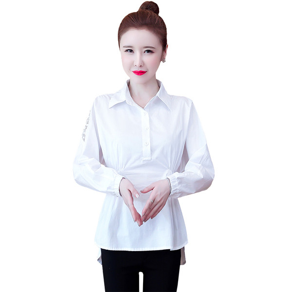 Modern női ing klasszikus gallérral, fehér színben - aszimmetrikus modell