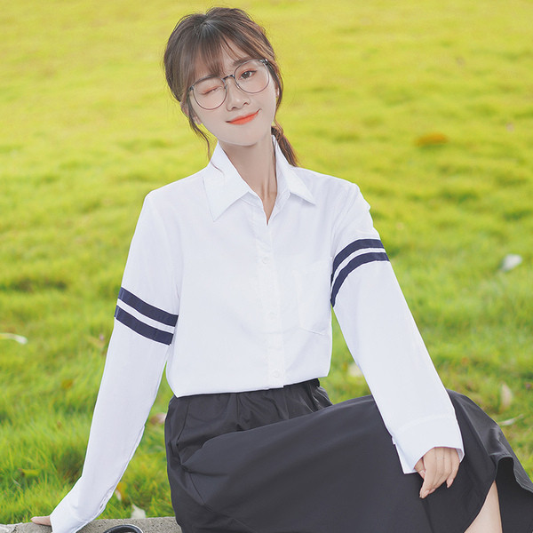 Női alkalmi ing klasszikus gallérral és fehér gombokkal