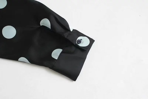 Klassikaline täpimustriga vabaajasärk