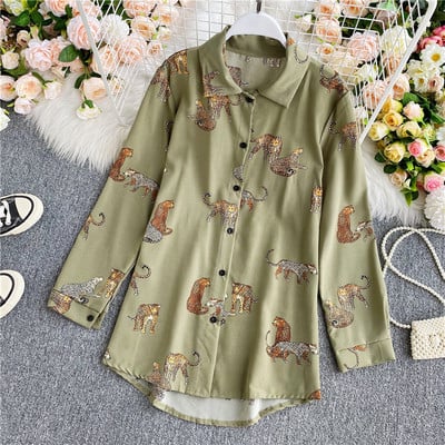 Női ing klasszikus gallérral és leopárdmintával