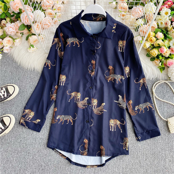 Női ing klasszikus gallérral és leopárdmintával