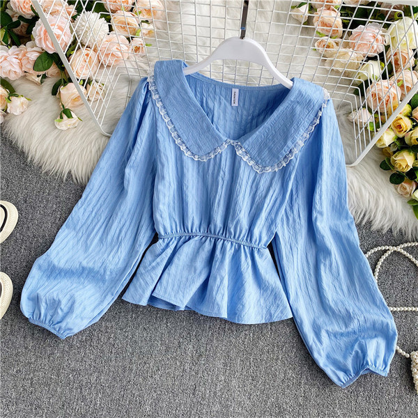 Stílusos női ing V-nyakkal és elasztikus derékkal