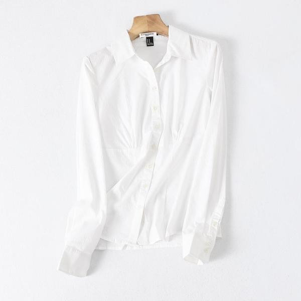 Klassikaline pikkade varrukatega särk