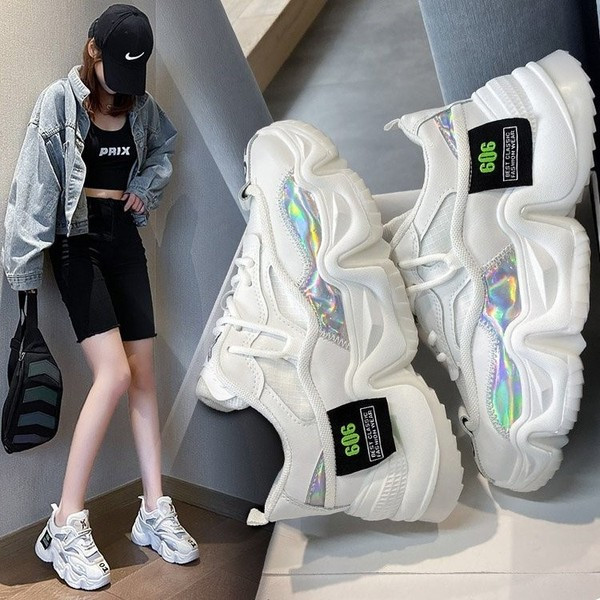 Modern női tornacipő durva talppal