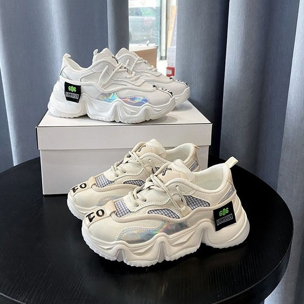 Modern női tornacipő durva talppal