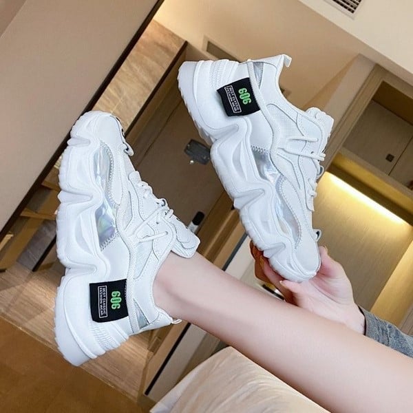 Modern női tornacipő durva talppal