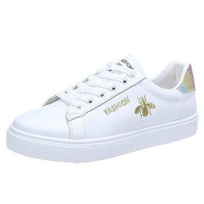 Fehér női bőr tornacipő hímzéssel