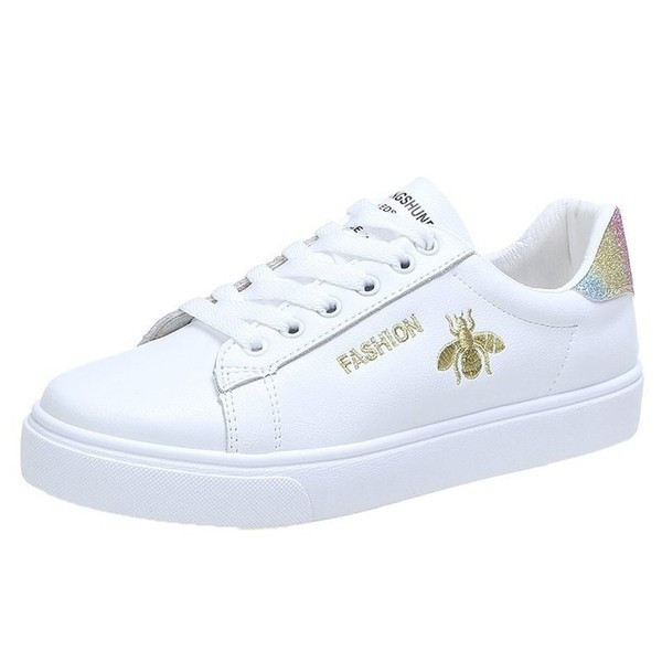 Fehér női bőr tornacipő hímzéssel